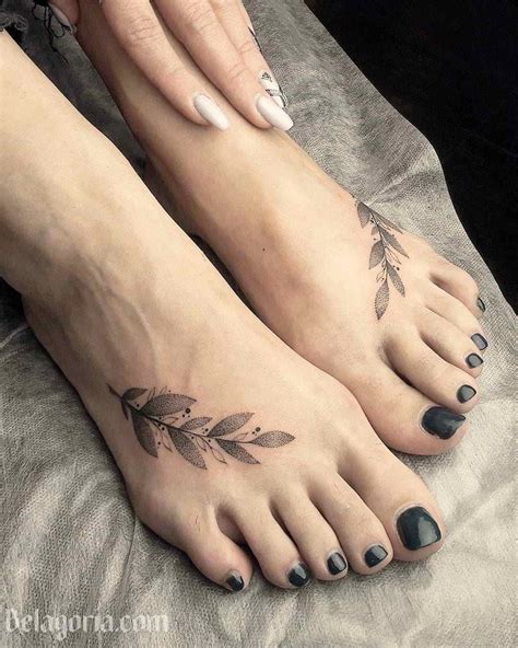 tatuajes pie mujer pequeos|Tatuajes Chicos en los Pies para Mujer